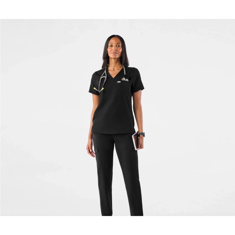 Figs Catarina One-Pocket Scrub Top, Medium, Black
